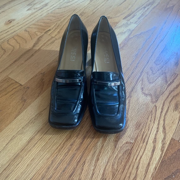 Gucci 7.5 Navy Heels - Picture 1 of 4